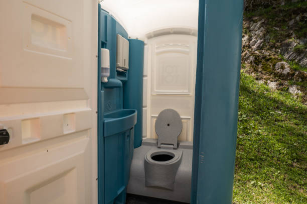 Best Portable restroom trailer rental  in Vernon, AL